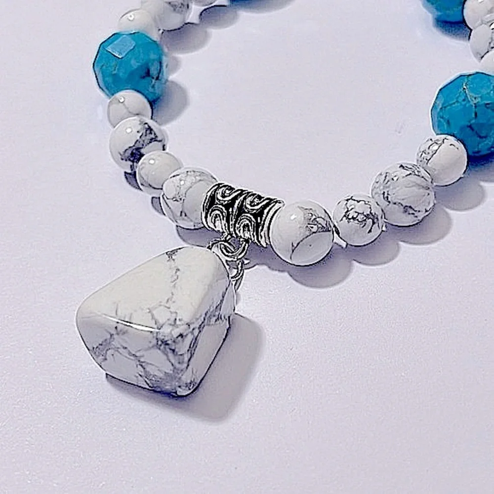 Genuine White Howlite w/ Faceted Blue Howlite & Freeform Pendant 🤍💎 - Picture 2 of 9